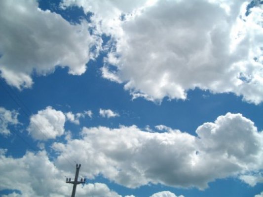 Spectacol pe cer. O pătură de nori ondulaţi a acoperit Constanţa -vezi foto+video